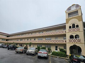 2383 Netherlands Dr in Clearwater, FL - Building Photo