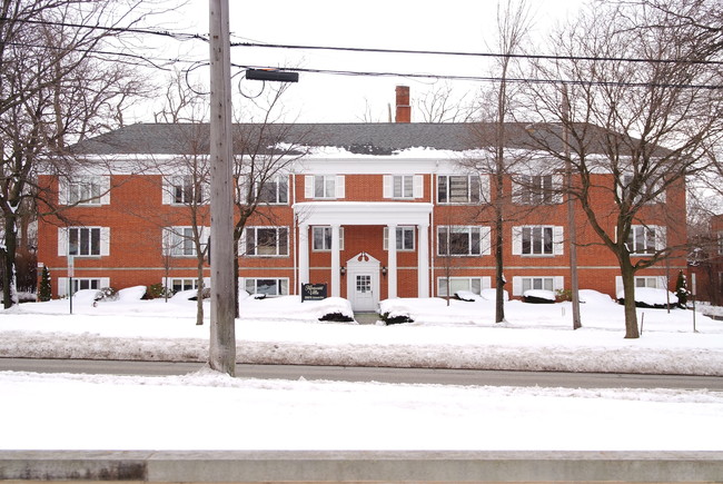 Fairmount Villas in Shaker Heights, OH - Foto de edificio - Building Photo