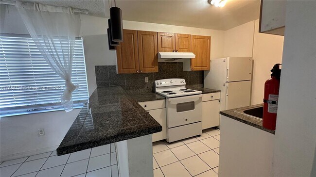 2138 SW 6th St in Miami, FL - Foto de edificio - Building Photo