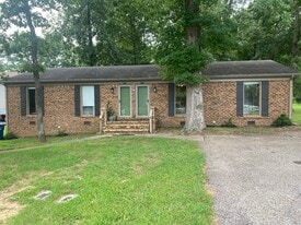 1316 Diuguid Dr in Murray, KY - Building Photo
