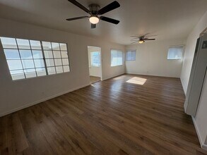 3011 E 7th St in Long Beach, CA - Building Photo - Building Photo