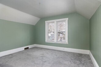 529 McCourtie St, Unit Apt# 3 in Kalamazoo, MI - Foto de edificio - Building Photo