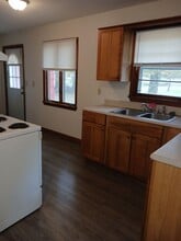 1054 Westover Dr SE in Warren, OH - Building Photo - Building Photo