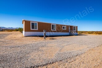 3939 Aztec Rd in Golden Valley, AZ - Building Photo - Building Photo