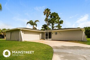 907 East 3rd Street in Lehigh Acres, FL - Building Photo