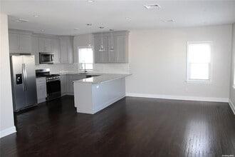 32 E Fulton St in Long Beach, NY - Building Photo - Building Photo