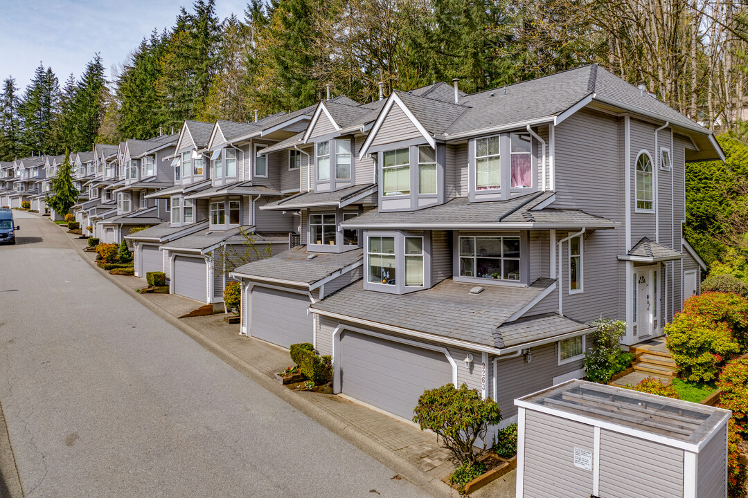 9294 Goldhurst Terr in Burnaby, BC - Building Photo