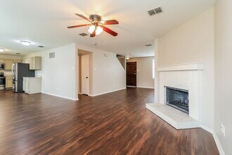 1825 Shasta View Dr in Justin, TX - Foto de edificio - Building Photo