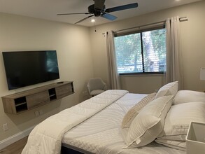 1709 Pelican Cove Rd, Unit GL449 in Sarasota, FL - Building Photo - Building Photo