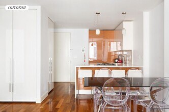 130-132 W 20th St in New York, NY - Building Photo - Building Photo