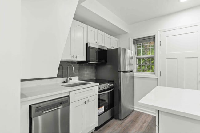 property at 1452 Smith Pl SE