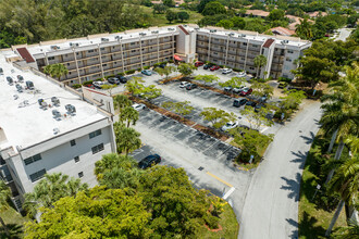 Aragon Condominium in Sunrise, FL - Building Photo - Building Photo