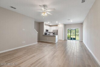 1111 Beach Dune Dr in Jacksonville, FL - Foto de edificio - Building Photo