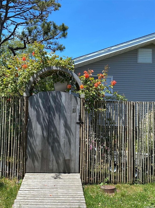 property at 11 Seneca Walk
