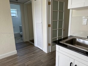 4725 NW 33rd Ave in Miami, FL - Building Photo - Building Photo