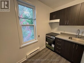 57 Hiawatha Ave in Toronto, ON - Building Photo - Building Photo