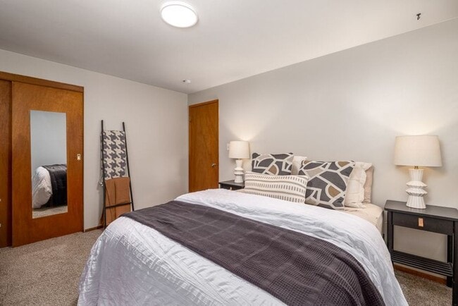 property at 3011 W Dalke Ave