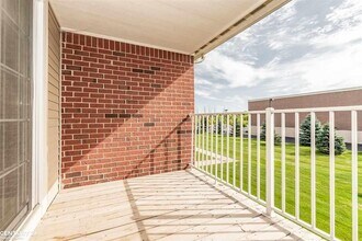 29940 Heritage Pkwy in Warren, MI - Building Photo - Building Photo