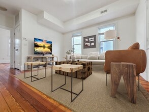 128 London St in Boston, MA - Foto de edificio - Building Photo
