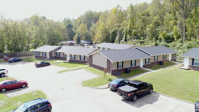 Solon Court Apartments in Dunbar, WV - Building Photo - Building Photo