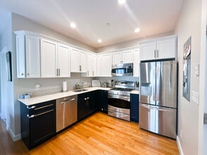 345 W Broadway, Unit 1 in Boston, MA - Building Photo - Building Photo