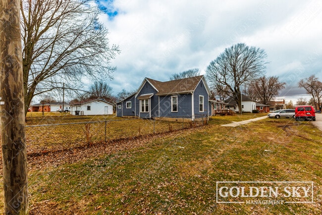 240 S Main St in Albany, IN - Building Photo - Building Photo