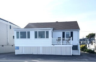 885 Ocean Blvd in Hampton, NH - Building Photo