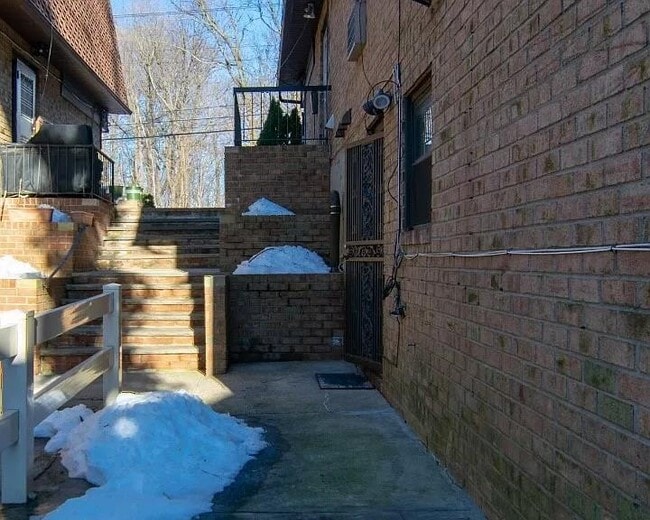 61-36 233rd St in Queens, NY - Foto de edificio - Building Photo