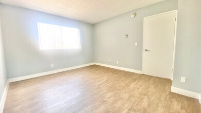 664 W 12th St in Los Angeles, CA - Building Photo - Building Photo