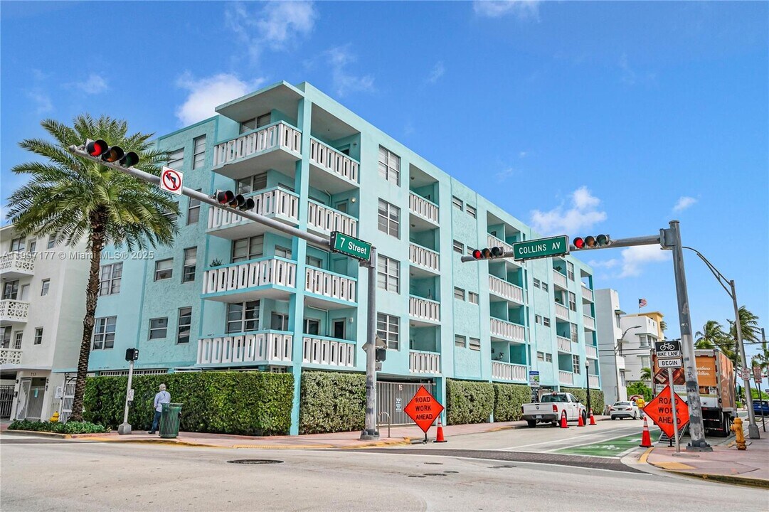 701 Collins Ave in Miami Beach, FL - Building Photo