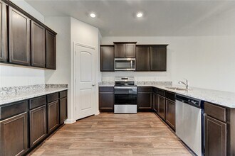 417 Riverdale Dr in Jarrell, TX - Building Photo - Building Photo