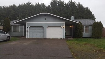 9709 11th Ave Ct E in Tacoma, WA - Building Photo