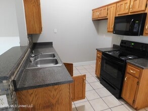 5539 Bradley Dr in Southaven, MS - Foto de edificio - Building Photo