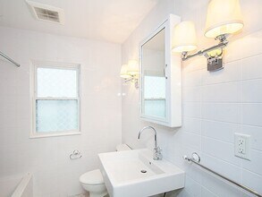 86 Belmont St, Unit 2 in Somerville, MA - Building Photo - Building Photo