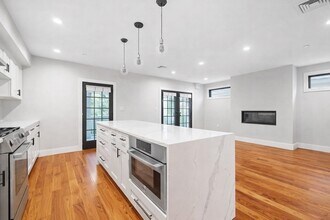 113-115 Falcon St in Boston, MA - Building Photo - Building Photo