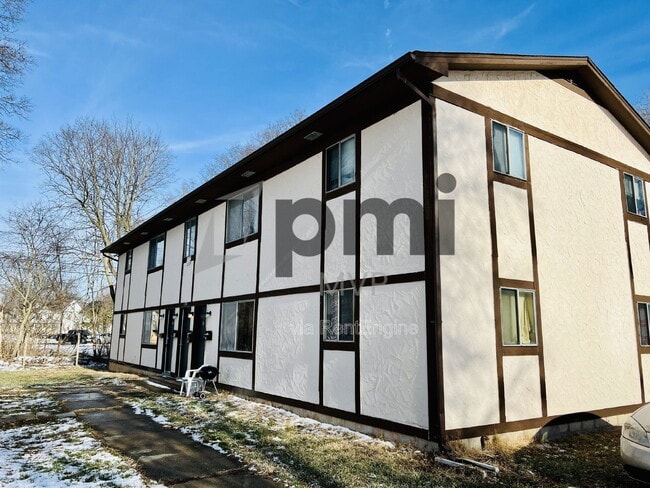 property at 834 Whitethorne Ave