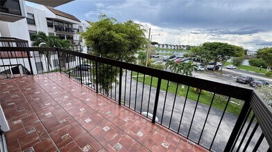 1350 SW 122nd Ave in Miami, FL - Building Photo - Building Photo