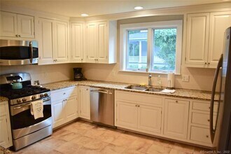 44 E Main St in Salisbury, CT - Building Photo - Building Photo