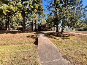 1914 Indian Shores Rd in Crosby, TX - Building Photo - Building Photo