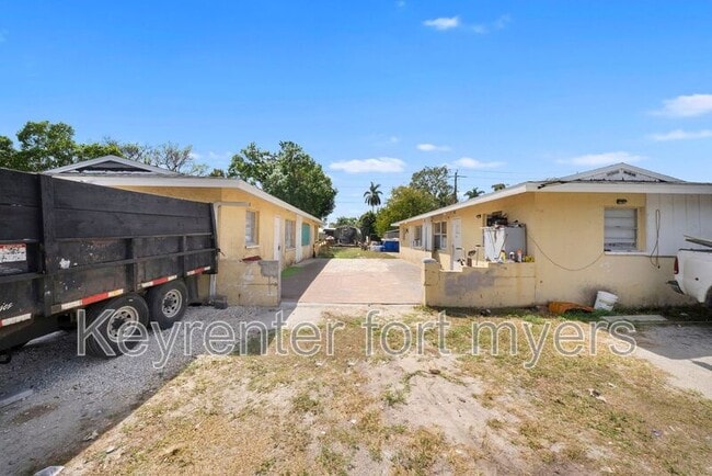 464 Carolina Ave in Ft. Myers, FL - Building Photo - Building Photo