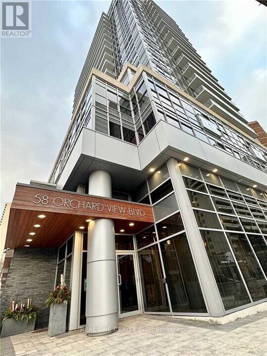 58 Orchard View Blvd in Toronto, ON - Building Photo