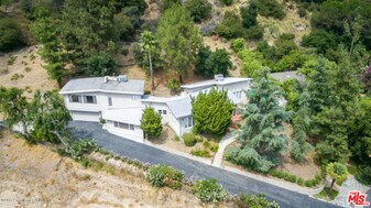5249 Escalante Dr in La Cañada Flintridge, CA - Building Photo