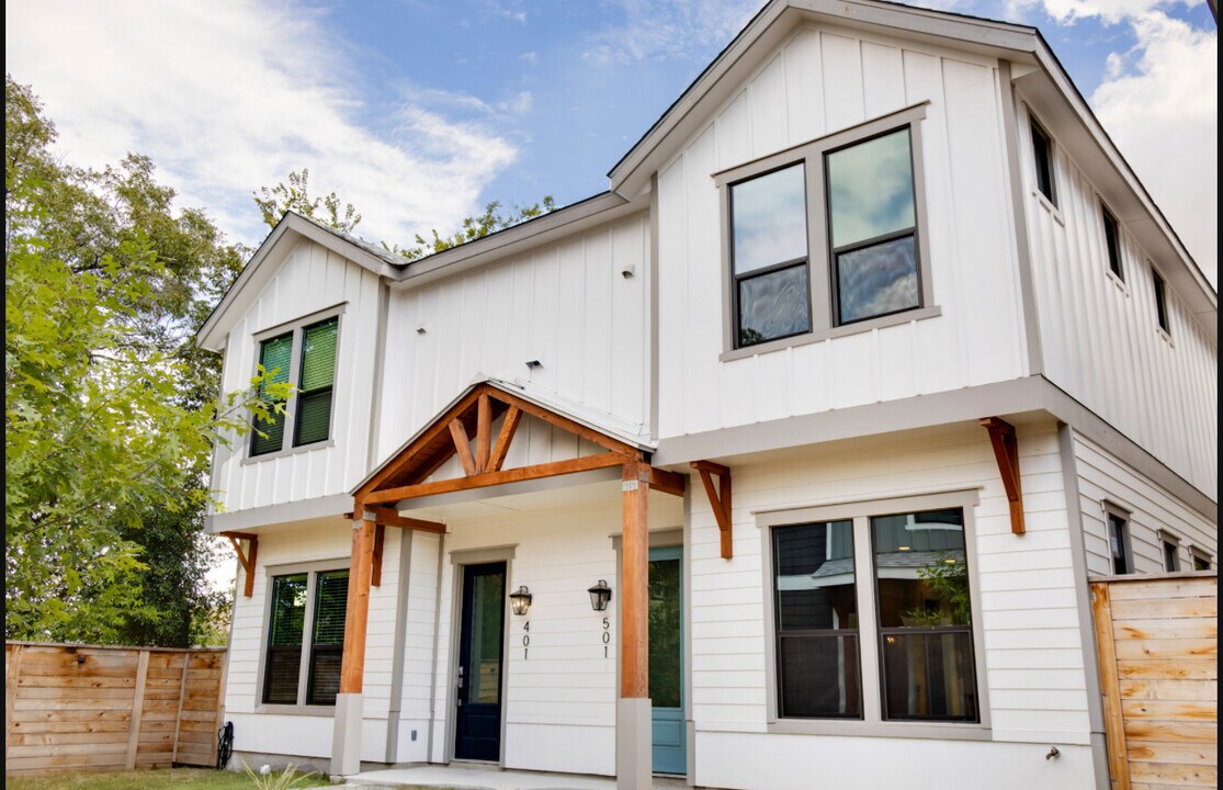 914 N Olive St in San Antonio, TX - Foto de edificio