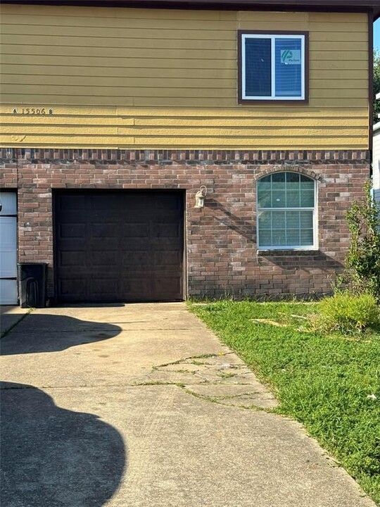 15506 Waldron Cir in Houston, TX - Building Photo