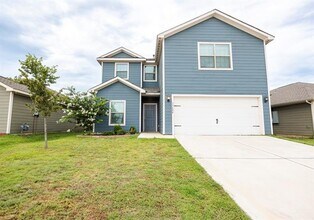 13608 Mineral Rd in Ponder, TX - Building Photo - Building Photo