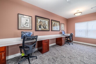 Delmar Meadows in Springfield, MO - Foto de edificio - Interior Photo