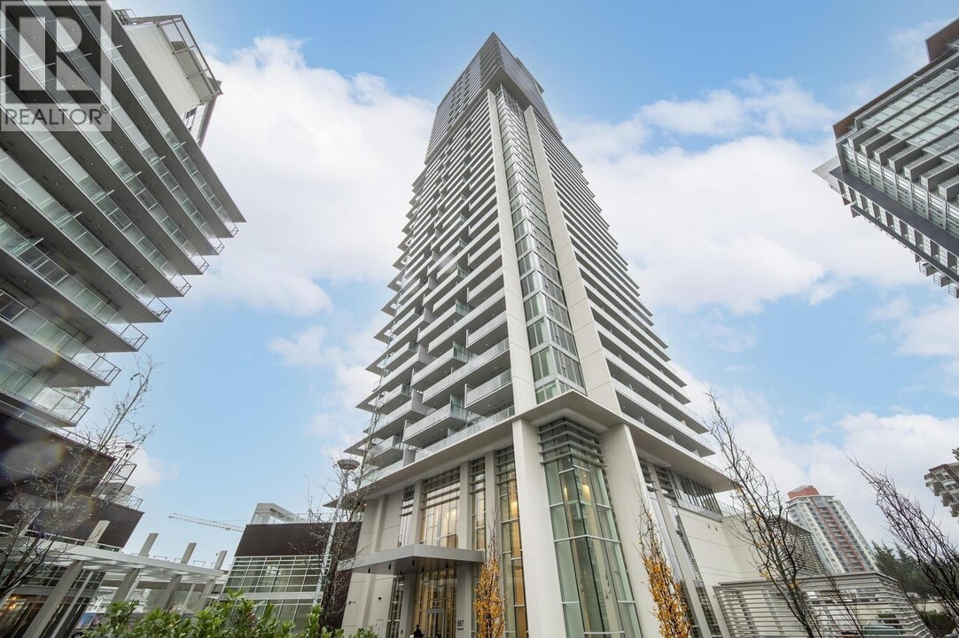 567 Clarke Rd in Coquitlam, BC - Building Photo