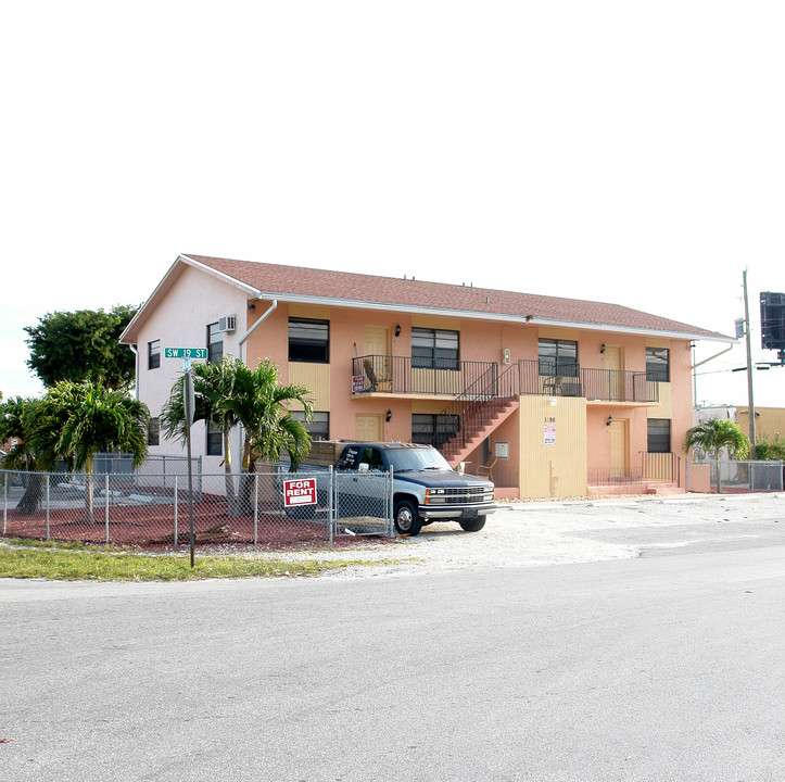 1896 SW 41st Ave in Fort Lauderdale, FL - Building Photo