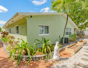 200-204 NW 17th Ct in Fort Lauderdale, FL - Building Photo - Building Photo