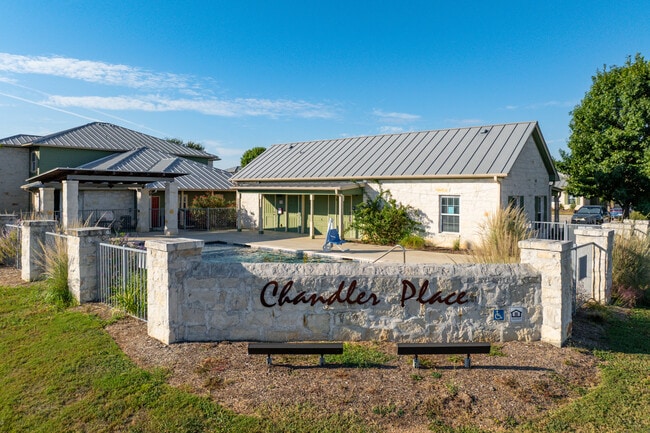 Chandler Place Apartments in Blanco, TX - Foto de edificio - Building Photo